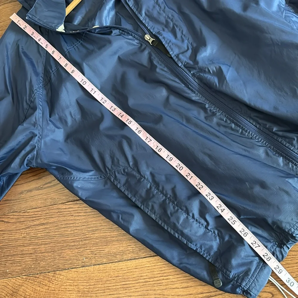 LL BEAN Men’s size XXL Nylon navy blue zip up windbreaker with Roll up hood